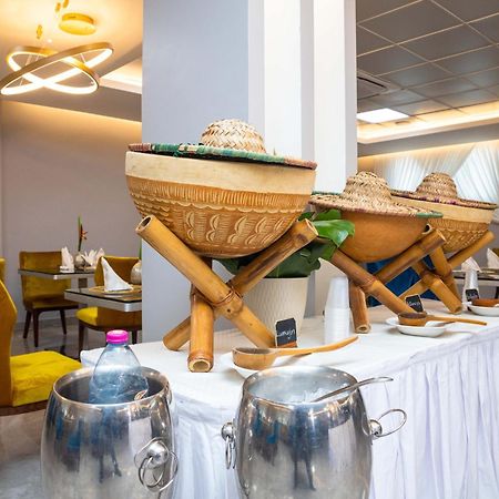 Oak Plaza Hotels East Airport Accra Bagian luar foto
