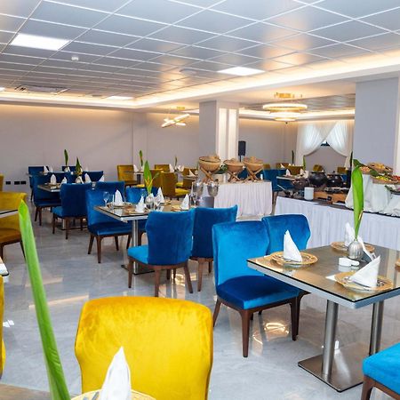 Oak Plaza Hotels East Airport Accra Bagian luar foto