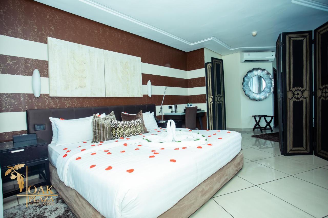 Oak Plaza Hotels East Airport Accra Bagian luar foto