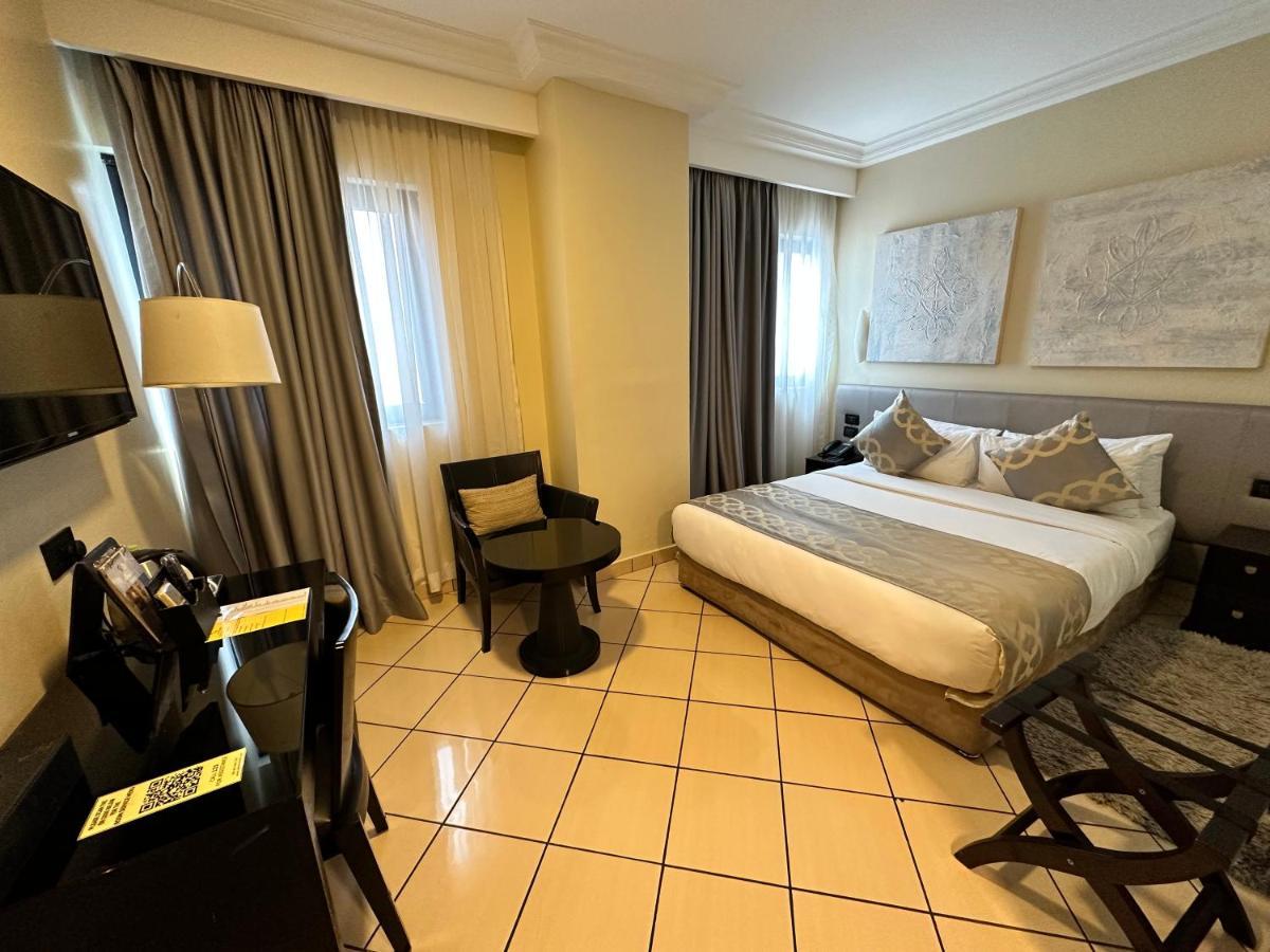 Oak Plaza Hotels East Airport Accra Bagian luar foto