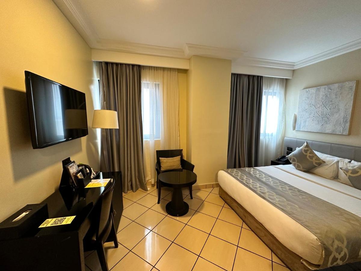 Oak Plaza Hotels East Airport Accra Bagian luar foto
