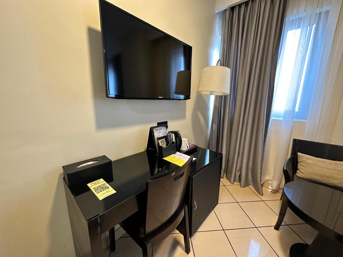Oak Plaza Hotels East Airport Accra Bagian luar foto