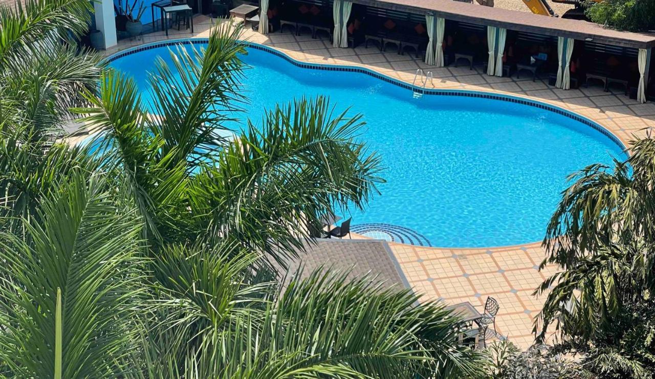 Oak Plaza Hotels East Airport Accra Bagian luar foto