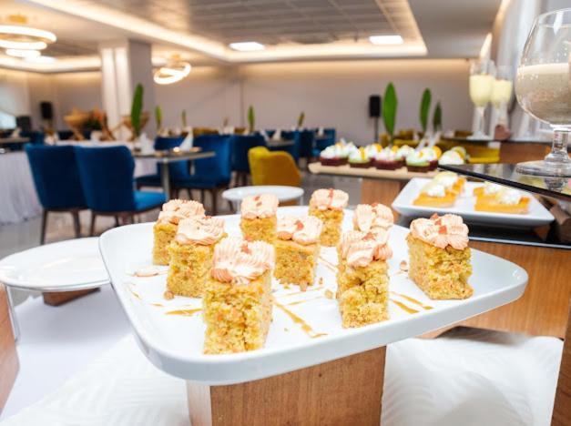 Oak Plaza Hotels East Airport Accra Bagian luar foto