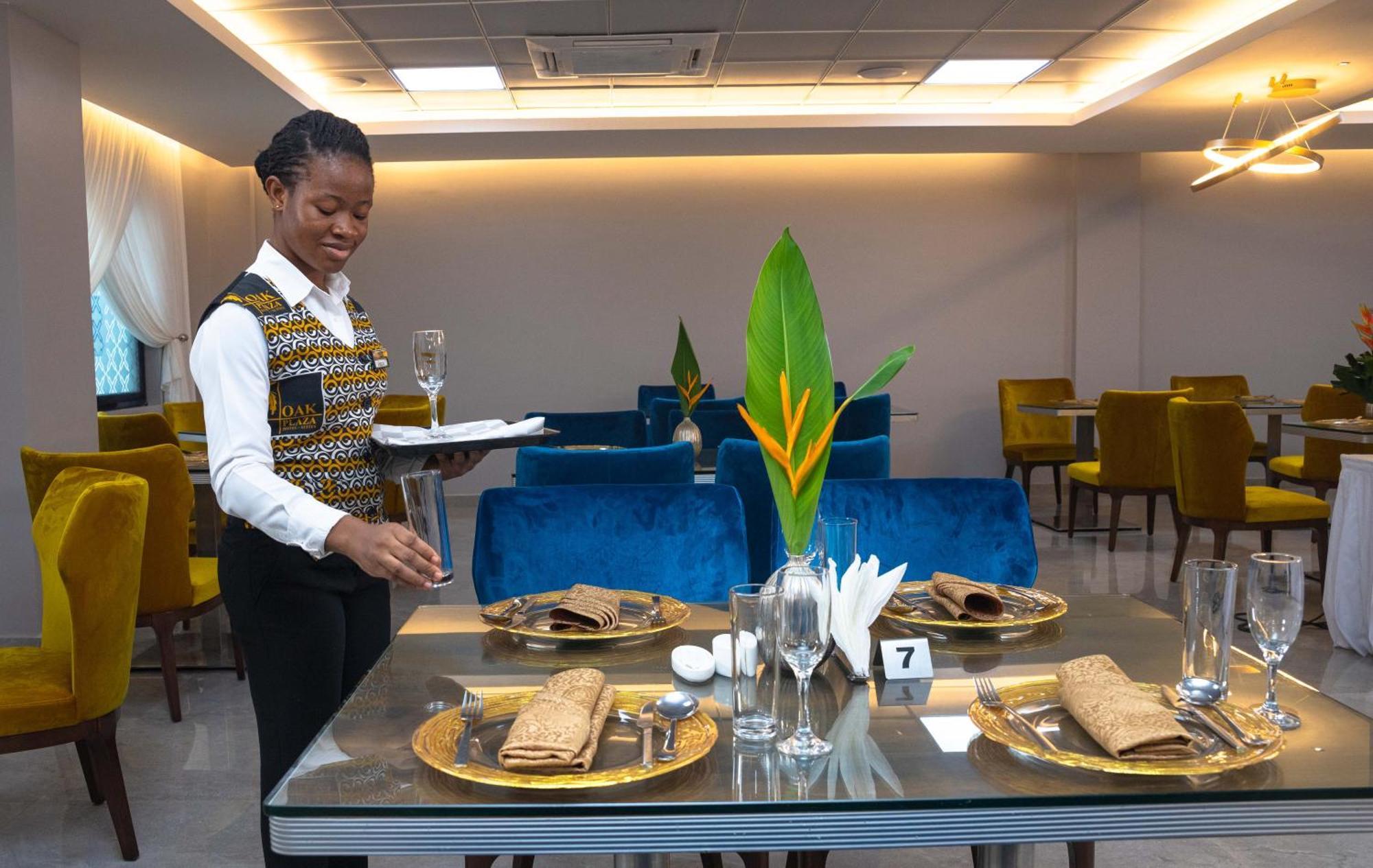 Oak Plaza Hotels East Airport Accra Bagian luar foto