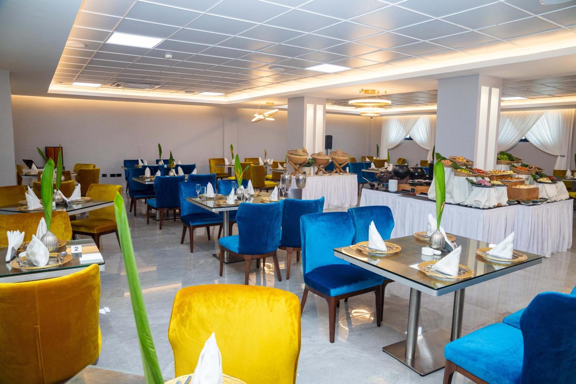 Oak Plaza Hotels East Airport Accra Bagian luar foto