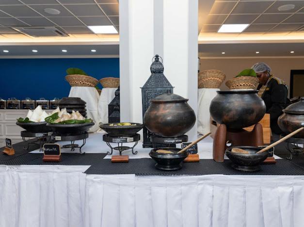 Oak Plaza Hotels East Airport Accra Bagian luar foto