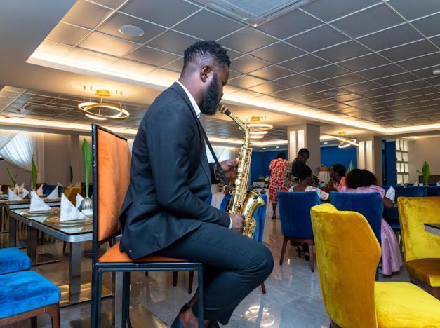 Oak Plaza Hotels East Airport Accra Bagian luar foto