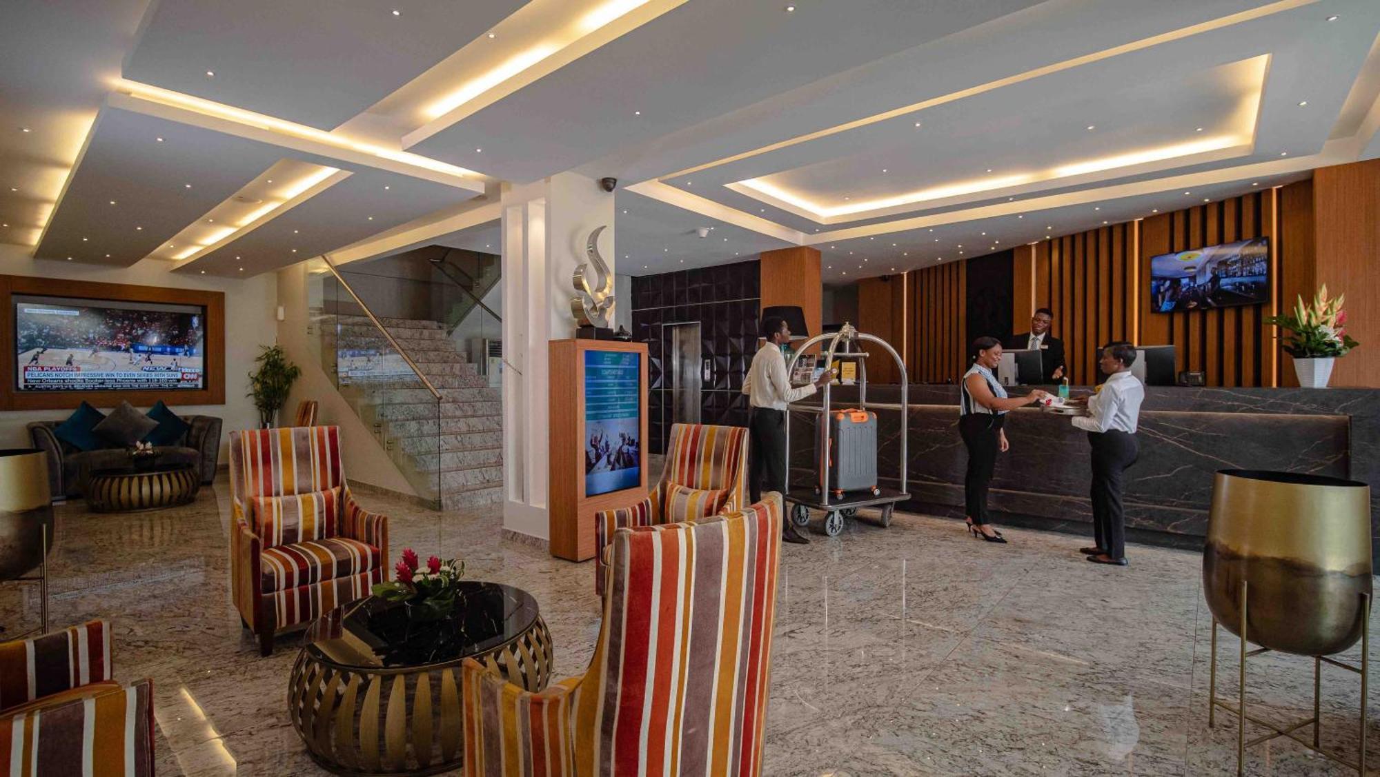 Oak Plaza Hotels East Airport Accra Bagian luar foto