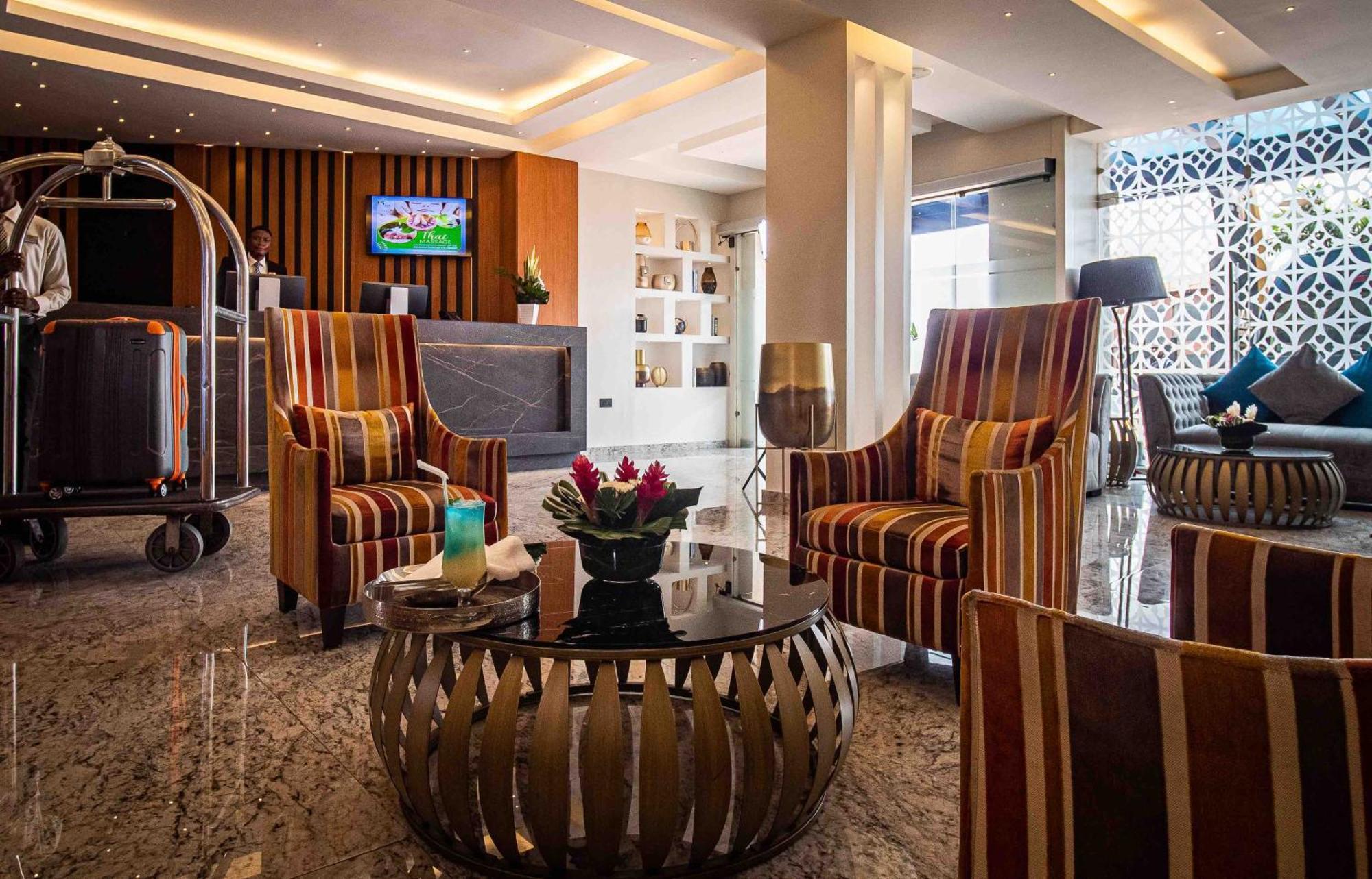 Oak Plaza Hotels East Airport Accra Bagian luar foto