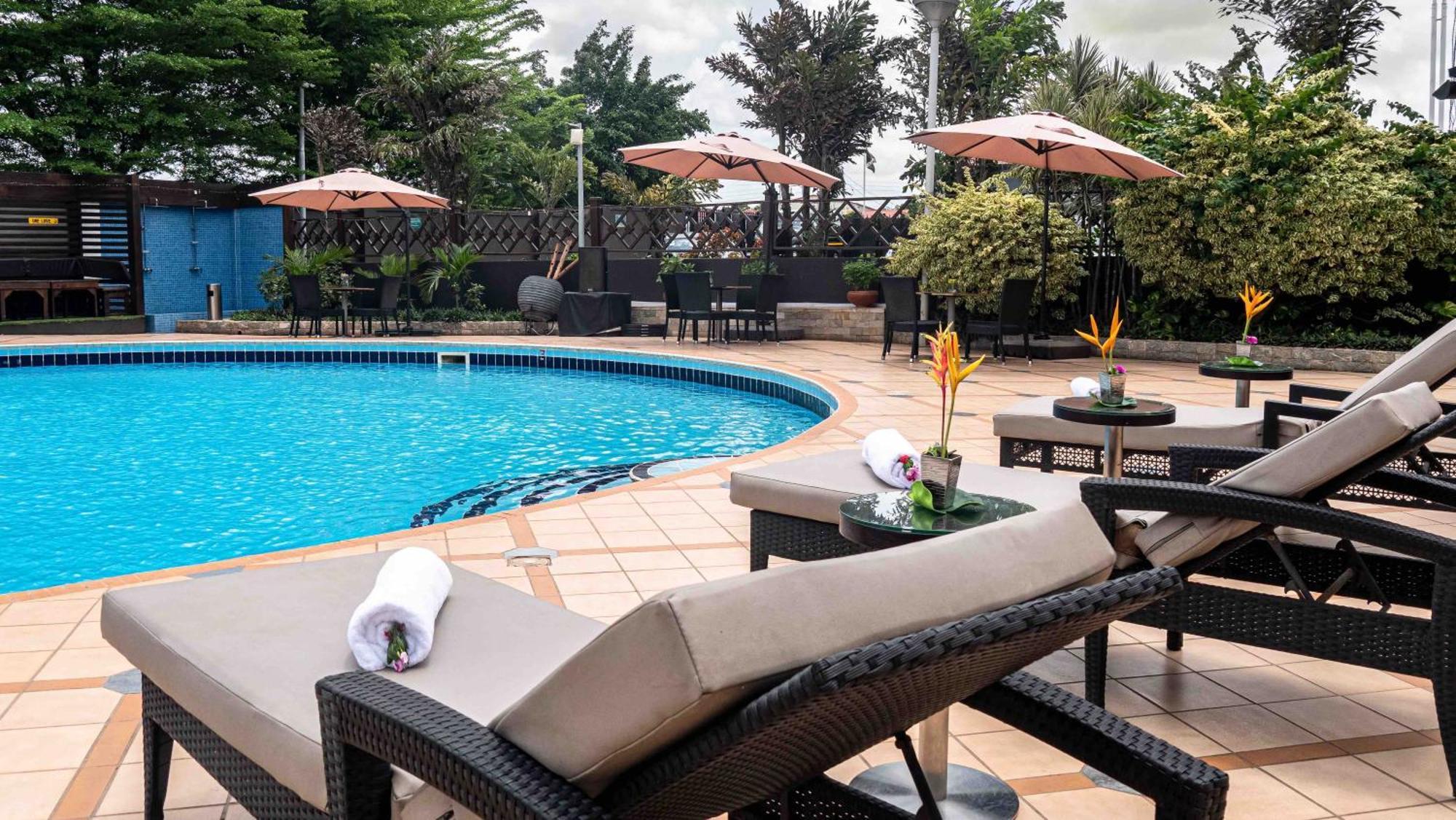Oak Plaza Hotels East Airport Accra Bagian luar foto