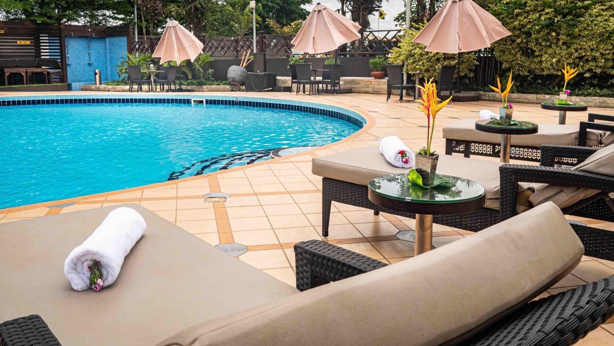 Oak Plaza Hotels East Airport Accra Bagian luar foto