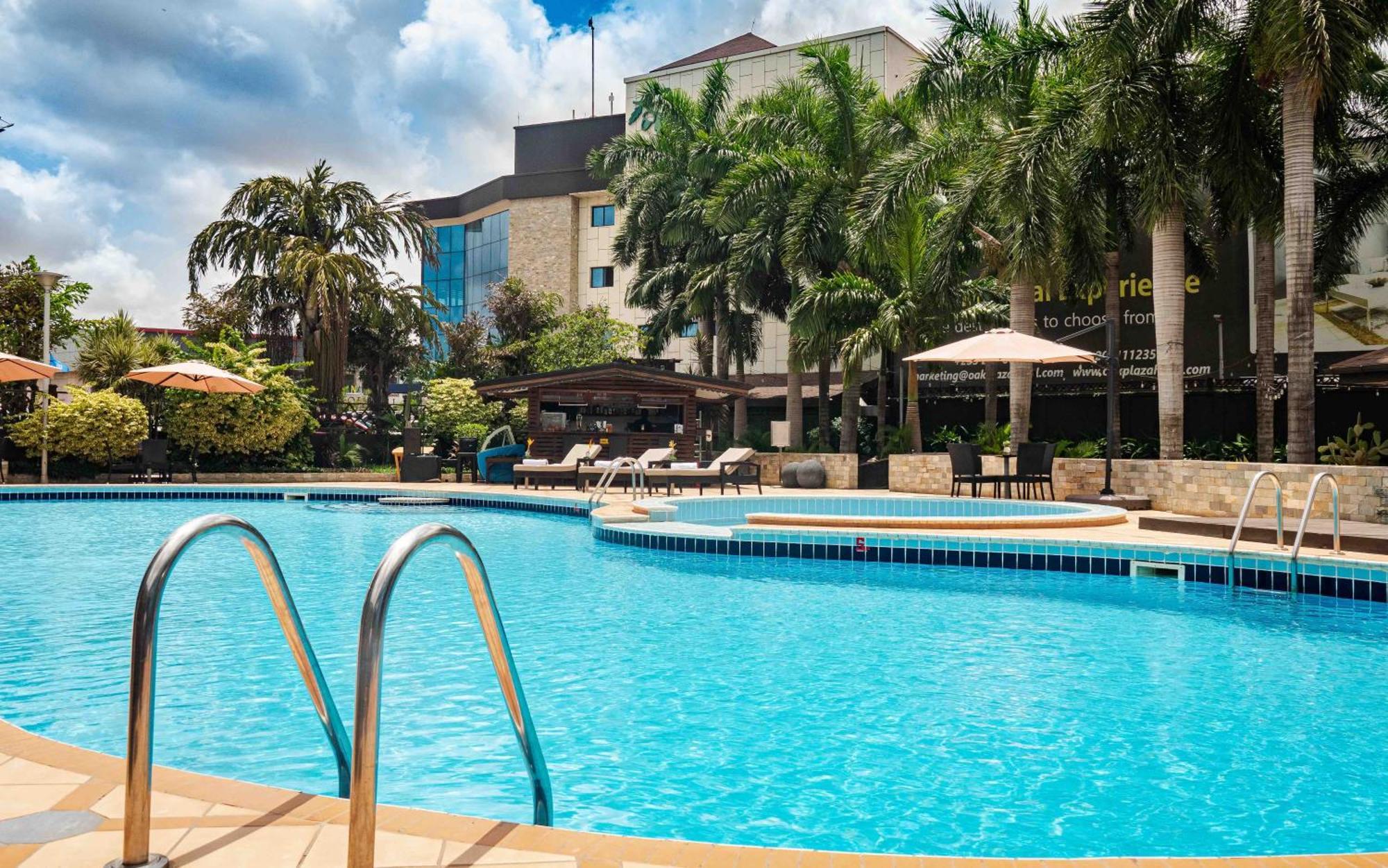 Oak Plaza Hotels East Airport Accra Bagian luar foto