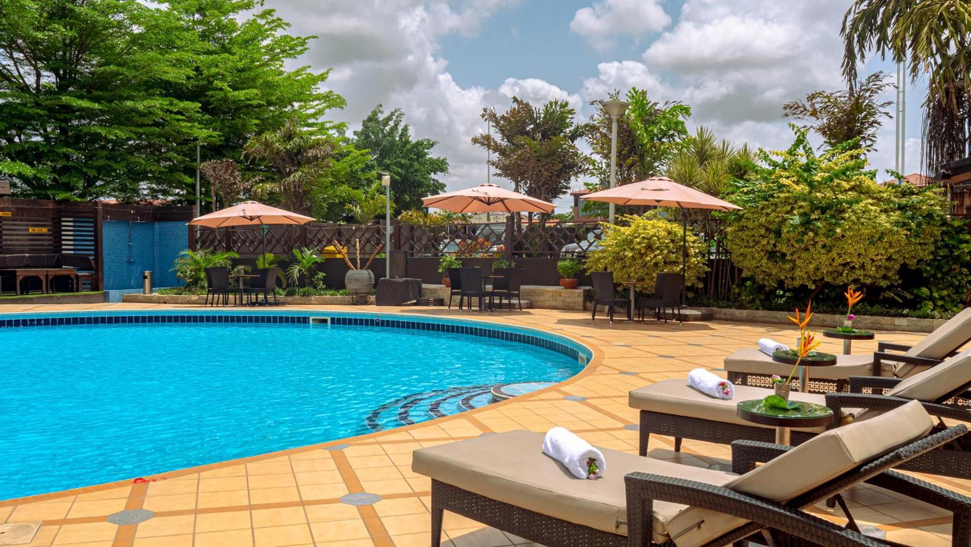 Oak Plaza Hotels East Airport Accra Bagian luar foto