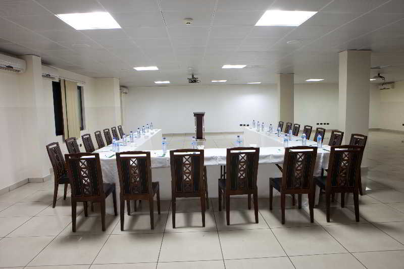 Oak Plaza Hotels East Airport Accra Bagian luar foto