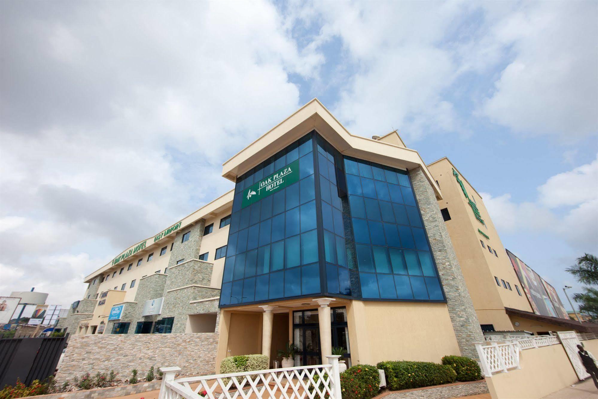 Oak Plaza Hotels East Airport Accra Bagian luar foto