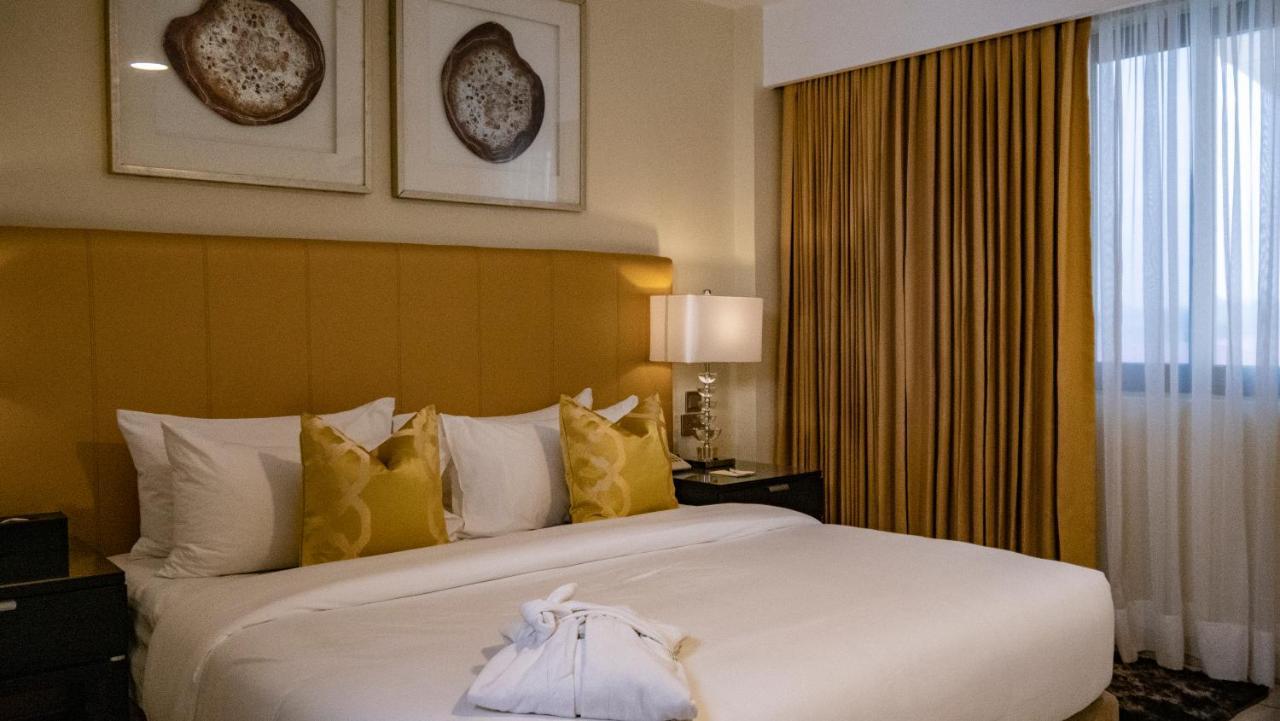 Oak Plaza Hotels East Airport Accra Bagian luar foto