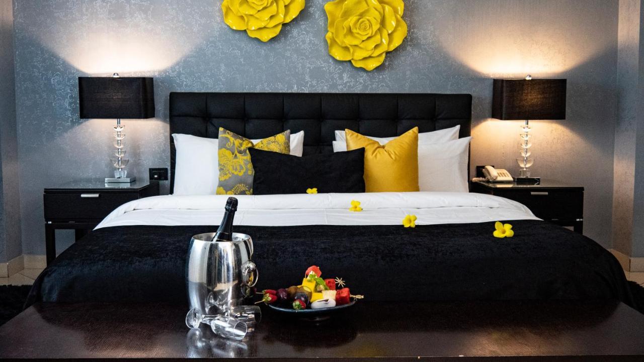 Oak Plaza Hotels East Airport Accra Bagian luar foto