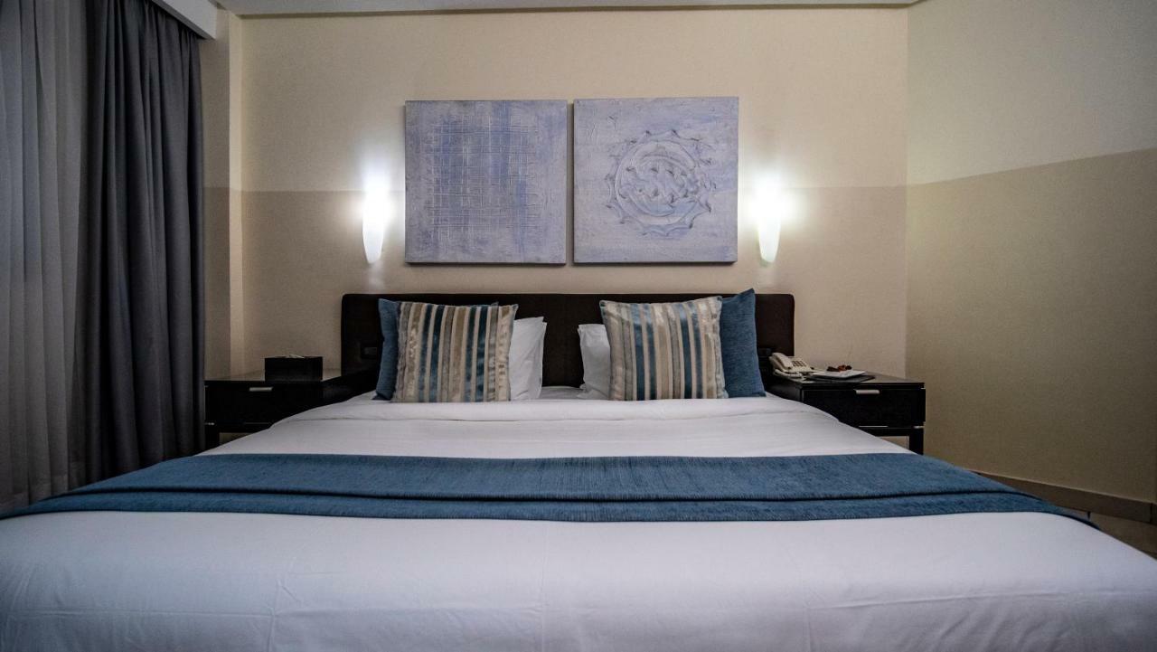 Oak Plaza Hotels East Airport Accra Bagian luar foto